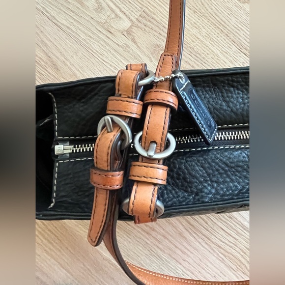 COACH Chelsea Tote / Shoulder Bag Black Pebbled Leather - Authentic - Picture 6 of 13